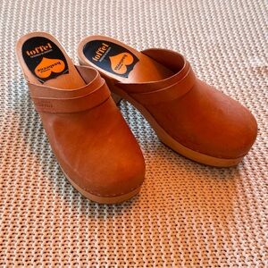 Swedish Hasbeens Tan Leather Clogs – Size EU 39 – Wooden Platform Heel